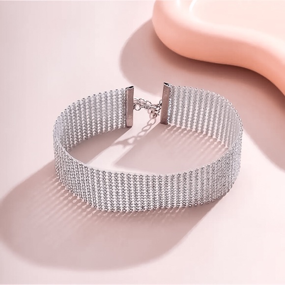 🔵𝟲𝟱%𝗢𝗙𝗙 𝗯𝘂𝗻𝗱𝗹𝗲𝘀 𝟯+🔵 NEW Wide Glamorous Rhinestone Choker - Picture 11 of 16